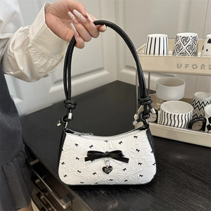 Sac Hobo Doux Pour Femmes Tissu Texturé Imprimé Noeud Papillon Pendentif Coeur Bandoulière À Noeud Couleur Contrastée