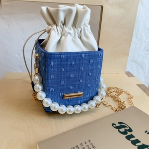 Mode Parel Handvat Emmer Tas Vrouwen Denim Getextureerde Stof Trekkoord Crossbody Tas Met Gouden Metalen Ketting Handtas