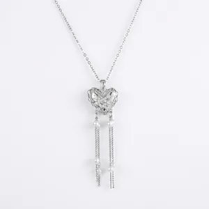 Collier cœur argenté avec glands en perles et zircons, longueur réglable 40+5 cm