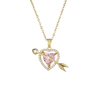Collana con cristallo a cuore rosa e freccia di Cupido in acciaio inox placcato oro