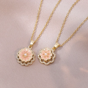 Collier Pendentif Fleur Rotative Acier Inoxydable Émail Künstliche Perle Zircon Plaqué Or 18K Bijoux Élégants Pour Femmes