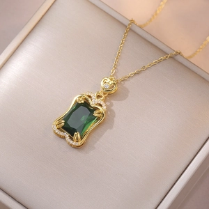 Collier Pendentif En Zircon Vert Acier Inoxydable Plqué Or Bijoux De Luxe Vintage Pour Femmes Avec Pierre Taille Émeraude