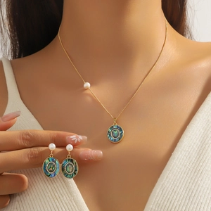 Schmuckset aus Gold mit bunten Abalone-Anhängern und edlen Süßwasserperlen