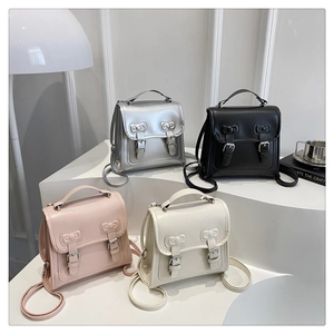 Détails des mini sacs à dos avec nœuds en dentelle en argent, noir, rose et blanc cassé
