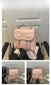 Détail d'un mini sac à dos en cuir PU rose avec nœuds et poignée supérieure