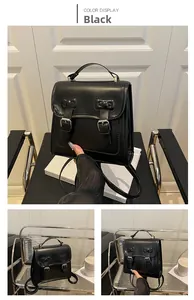 Vue détaillée du mini sac à dos noir vintage avec nœud en relief et boucles rétro