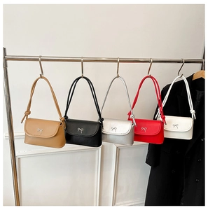 Collection de sacs bandoulière minimalistes avec boucles nœuds en cinq couleurs