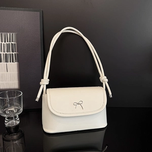 Sac Bandoulière Femme Cuir PU Nœud Métallique Rabat Petit Carré Sac Épaule Sous Les Aisselles Style Coréen Mode