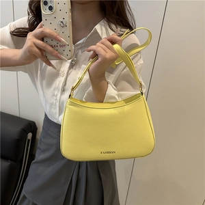 Minimalistische gelbe Halbmond-Achseltasche mit Fashion-Text für Damen