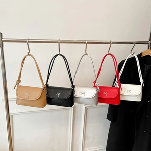 Sacs carrés minimalistes en cuir avec nœud métallique argenté en cinq couleurs chic
