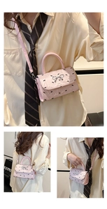 Détails du mini sac bandoulière rose à imprimé nœuds montrant différents styles de portage