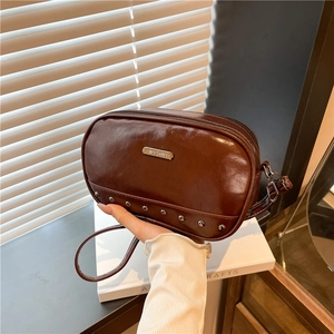 Trendige Damen PU Leder Umhängetasche Kleine Niete Quadratische Schultertasche Casual Täglich Messenger Handytasche Für Damen