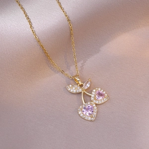 Collar para mujer con colgante de cereza en circón rosa y acabado dorado