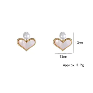Elegant heart-shaped mother of pearl and freshwater pearl earrings in gold finish
