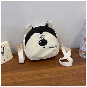 Détail du sac bandoulière husky en toile avec visage brodé et sangle réglable