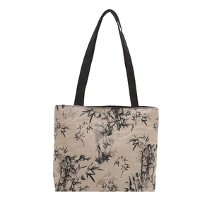 Grand sac cabas beige avec imprimé bambou à l'encre noire et bandoulières robustes