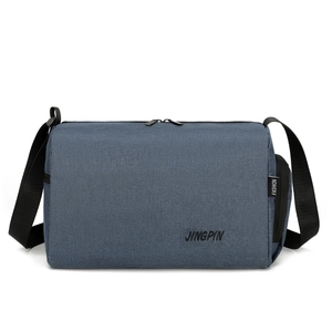 Donkerblauwe crossbodytas met verstelbare nylon riem en getextureerde afwerking
