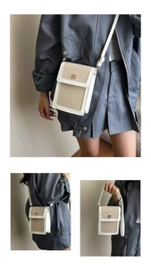 Détail du sac seau en tissu tissé beige avec bordure en cuir blanc et boucle fleurie dorée