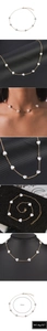 Détail du collier chaîne dorée avec perles en forme de cœur et mesure de 39+5 cm