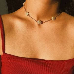 Collier Choker Élégant En Fausses Künstliche Perles Fleur Coeur Pour Femmes Alliage Plaqué Or Chaîne De Clavicule Bijoux Cadeau