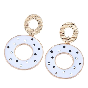 Boucles d'oreilles dorées avec cercles martelés et pendentifs émaillés à pois noirs