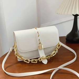 Sac à Épaule Femme Design de Niche 2025 Chic Petit Sac Bandoulière Carré Seau Avec Chaîne Dorée Et Ornement Serrure