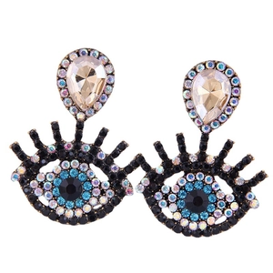 Orecchini Evil Eye scintillanti con cristalli e ciglia lunghe in un design boho metallico