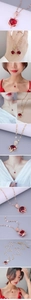 Dettaglio macro della collana volpe con goccia di cristallo rosso e cristalli brillanti