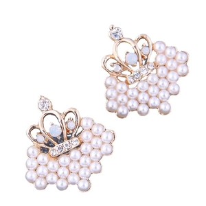 Elegant gold crown stud earrings featuring white pearls and shimmering rhinestones