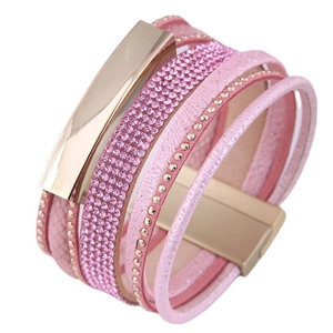 Bracelet multicouche en cuir rose avec cristaux scintillants et fermoir aimanté doré