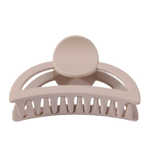 Pince à cheveux croisée beige mat pour cheveux épais au design minimaliste chic