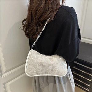 Bolso de hombro con lentejuelas blancas brillantes, textura ondulada y correa de cadena
