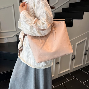 Pink vintage tote bag with cartoon embossed patterns and large capacity for daily use