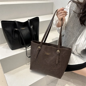 Große Vintage-Tragetasche aus PU-Leder in Schwarz und Dunkelkaffee für Damen