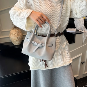Minimalist light grey woven texture handbag with silver buckle and detachable shoulder strap