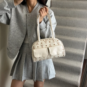 White shoulder bag with brown bear patterns and dual front pockets for a retro chic look
