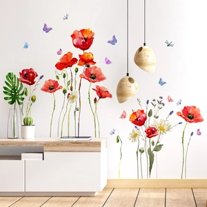 Aquarel muurstickers met klaprozen, madeliefjes en vlinders voor een sfeervol interieur