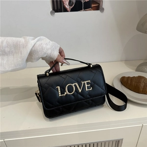 Petit Sac à Bandoulière en Cuir PU Matelassé pour Femme Décor de Lettres LOVE en Or Sac à Épaule Mode Avec Large Bandoulière