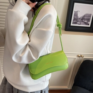 Sac à bandoulière vert fluo minimaliste avec nœud décoratif et logo doré pour femme