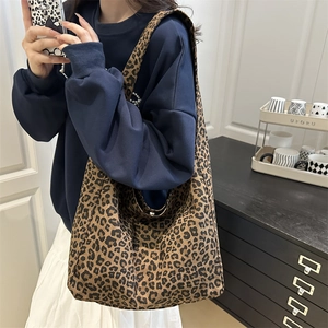 Chic leopard print canvas tote bag with large capacity for women's daily casual style