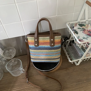 Sac à Main Femme Rayé Arcobaleno en Paille Tressée Avec Poignées en Cuir PU Sac Seau Décontracté Bandoulière Fourre-Tout