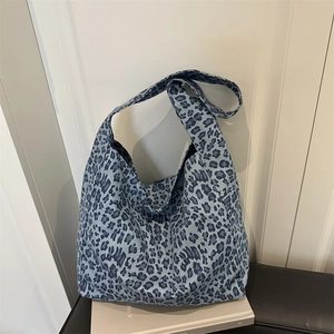 Women Leopard Print Large Capacity Nylon Tote Bag Casual Shoulder Bag Stylish Shopping Bag Retro Printed Commuter Handbag