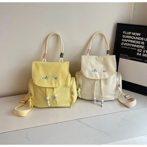 Zaino alla moda in tela con coulisse, ricamo e manico superiore intrecciato colorato
