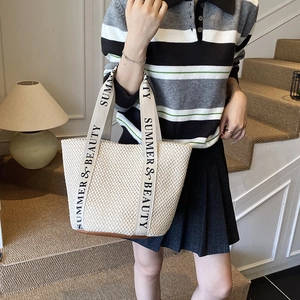 Sac seau en paille tissée avec sangles en toile Summer & Beauty blanc crème et marron
