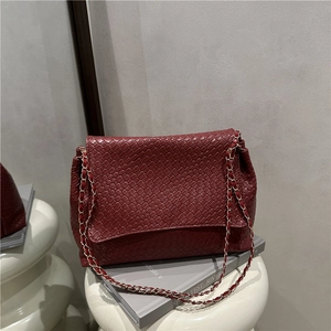 Sac Fourre-tout en Cuir PU à Texture Tissée à la Mode Femme Grande Capacité Sac Bandoulière sous le Bras Minimaliste avec Chaîne