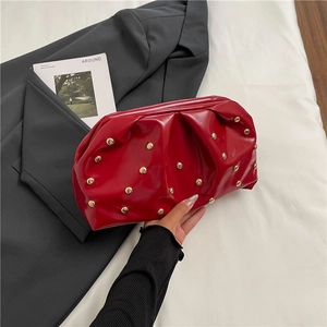 Sac Pochette Plissé en Nylon à Rivets Tendance Grande Capacité Sac Nuage Couleur Unie Minimaliste pour Femmes Sac Sous le Bras