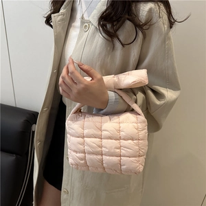 Gesteppte hellrosa Puffer-Handtasche mit großem Schleifenelement für Damenmode