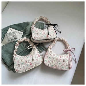 Quilted cloud bag with cute bear floral print and bow detail for student commuting