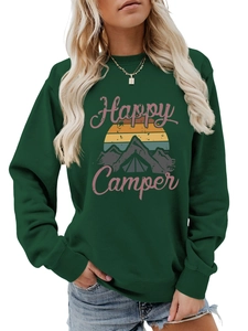 Détail de l'imprimé Happy Camper sur sweat-shirt vert foncé avec texture de col côtelé