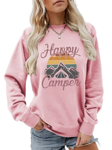Détail du sweat-shirt rose à manches longues avec imprimé vintage Happy Camper